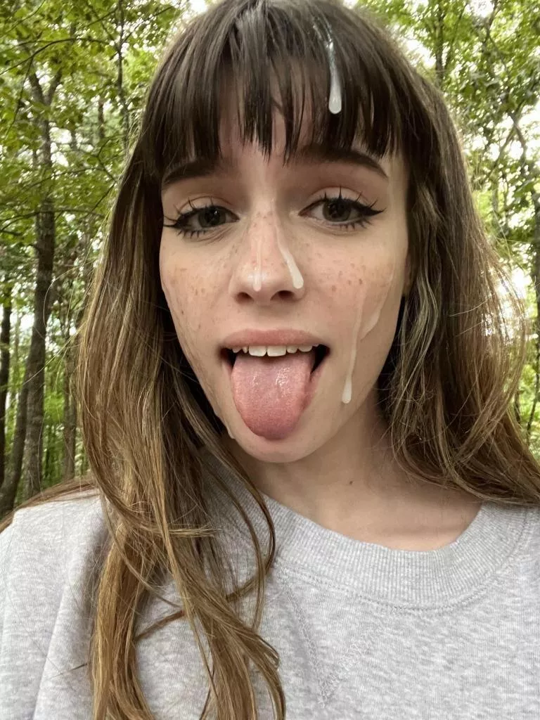 Cumshot on the face during the picnic. Another victim of Sunday trips