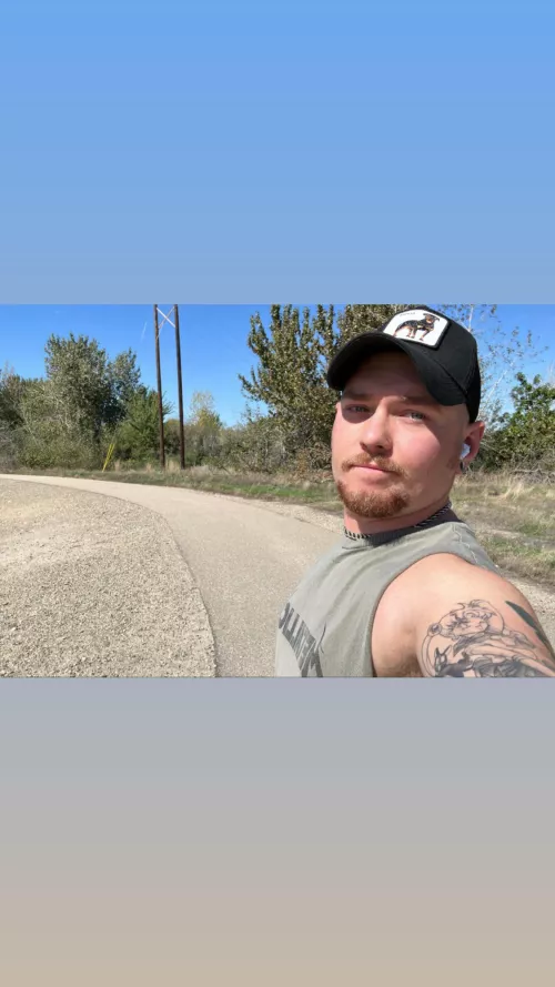 Days off are for jogs and caffeine and good music. Spread a little kindness. And In case nobody tells you. Have a good day ☺️✌🏻