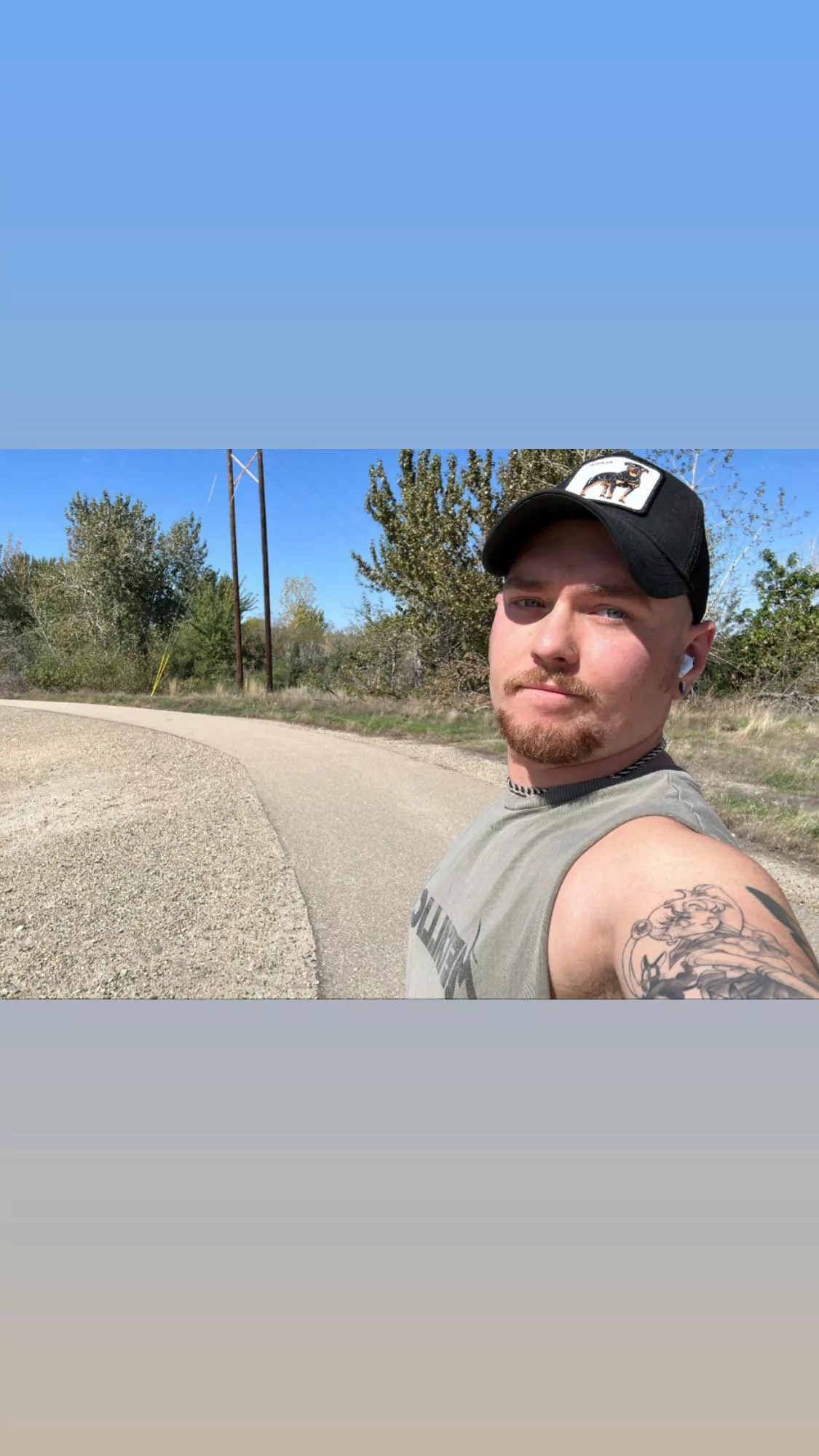 Days off are for jogs and caffeine and good music. Spread a little kindness. And In case nobody tells you. Have a good day ☺️✌🏻