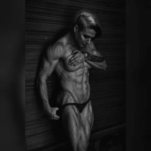 Do guys get hard when they see a shredded girl