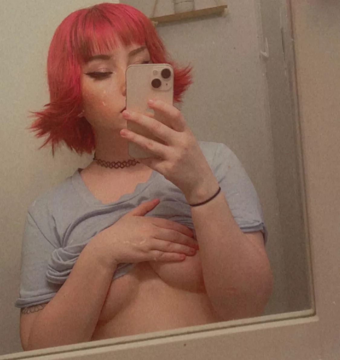 Do you think pink is my color ?