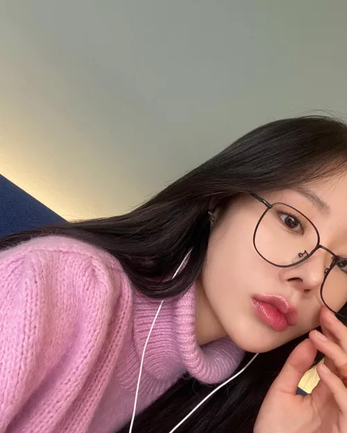 Gotta love a girl in glasses 🤓