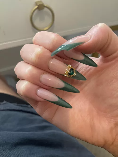 I broke my thumb nail 😩 which only means I will be getting a brand new set on Friday… hmmm decisions, decisions