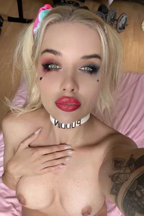 I'm a blonde girl with tattoos who needs new friends here;)