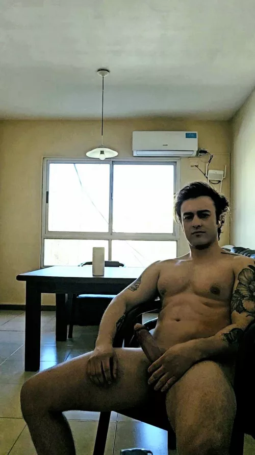 I'm thinking about confessing my feelings to my friend by sending this photo