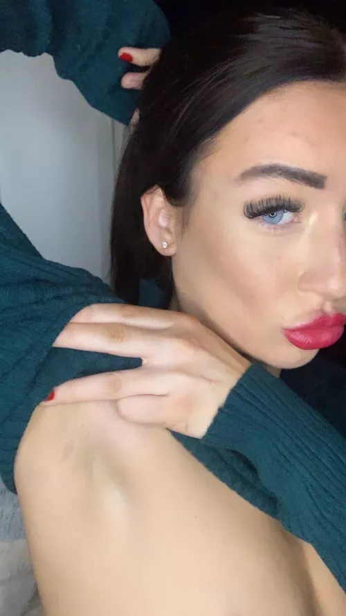 Is sleeve pulled back the best pose?