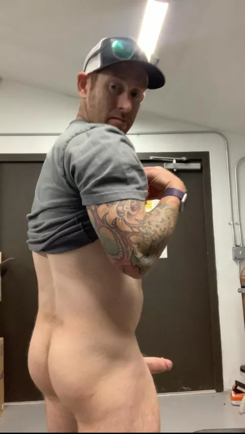 (M) Any of you ladies want to be my workout partner.