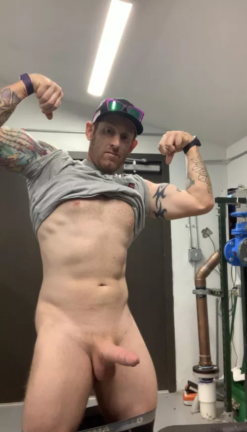 (M) Just checking the gym gains. What do you ladies think. Let me know.