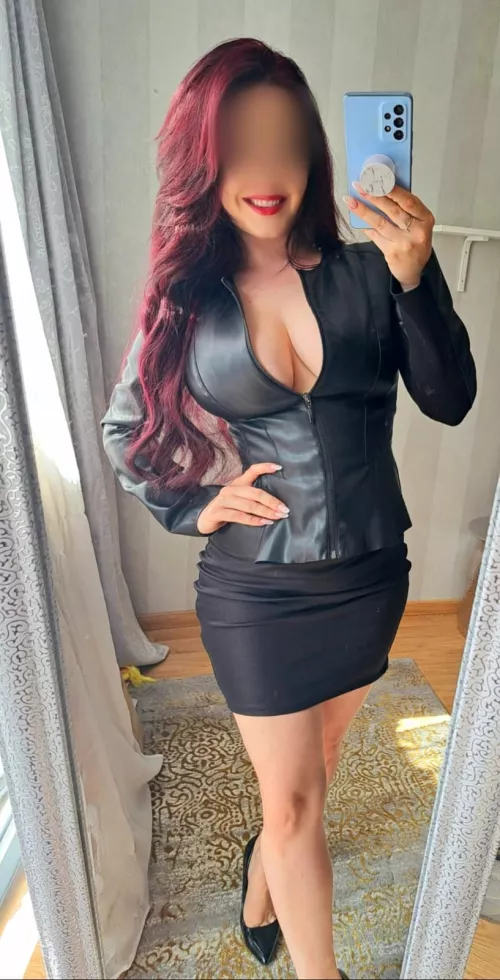 Redhead in Leather jacket. Would you unzipe me?