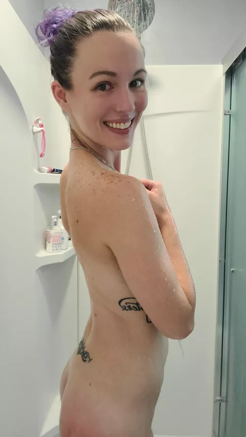 Sexy shoulder freckles