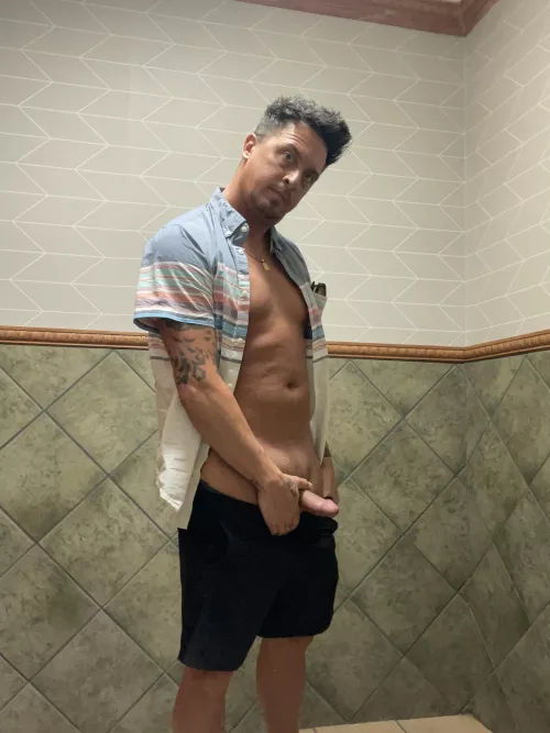 Sneak into the restaurant bathroom with me? (40)