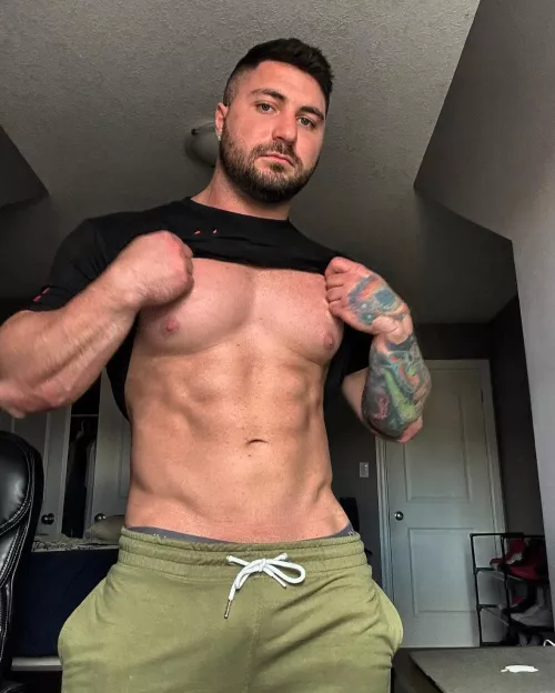 Who wants to come feel my abs ;)