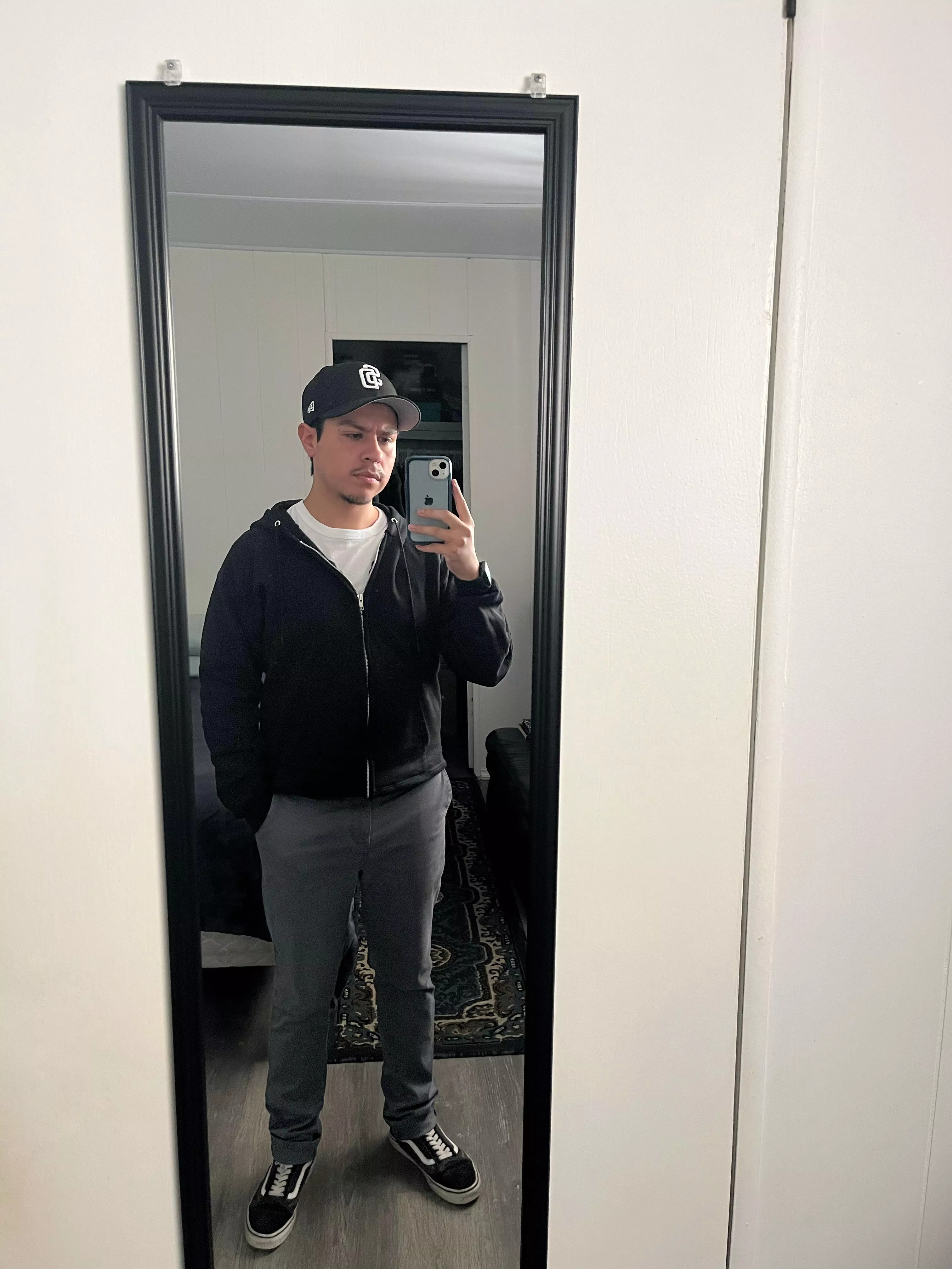 25 bi latino from So.Cal 25 bi latino from So.Cal