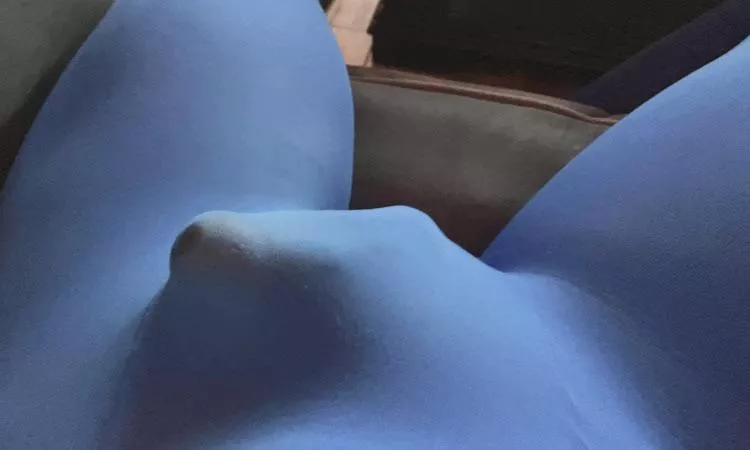 46 USA. Seeking chat friends into guys in tights and leggings