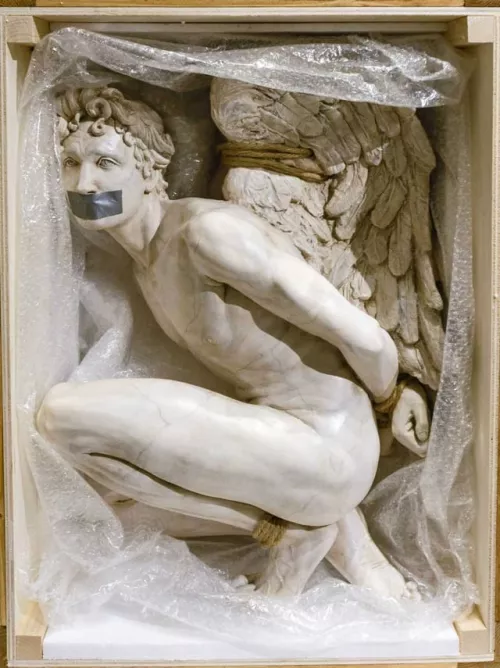 Anyone else getting kinda aroused by this gagged statue?