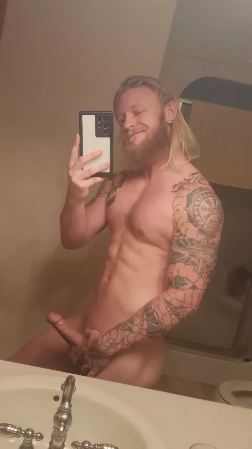 Body dysmorphia is a bitch, could use a little mood bump 😮‍💨