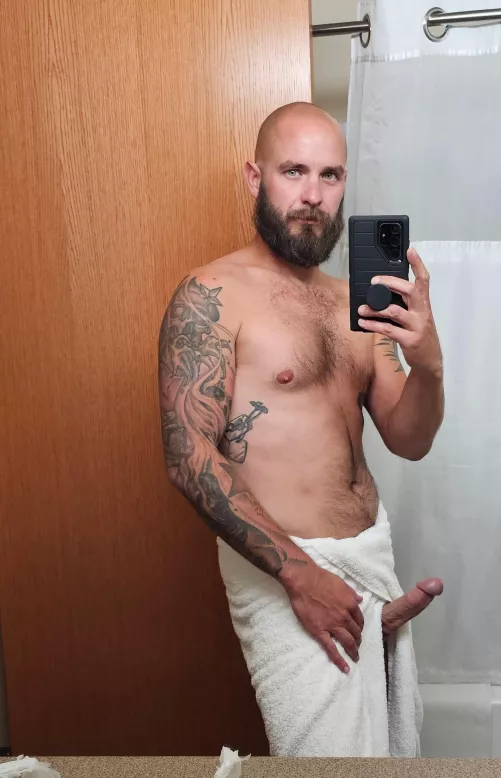 Cum to my hotel room, I have a surprise! 😈