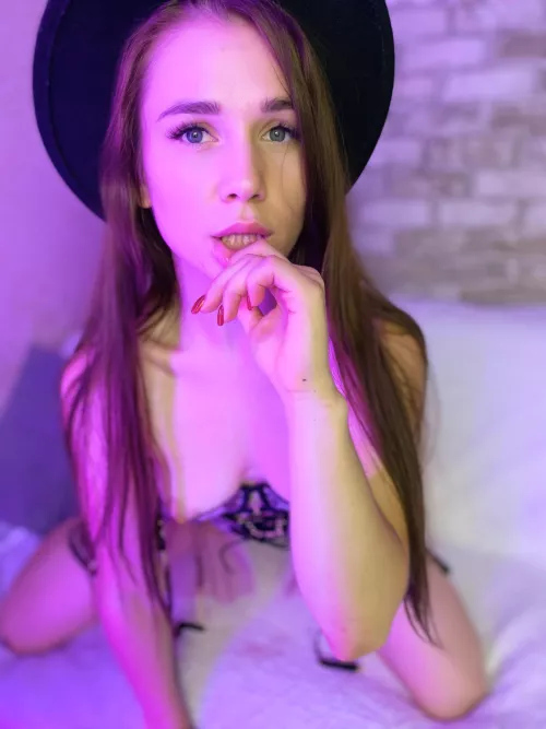 Cute tits and hot mouth want to play with your lollipop🍭