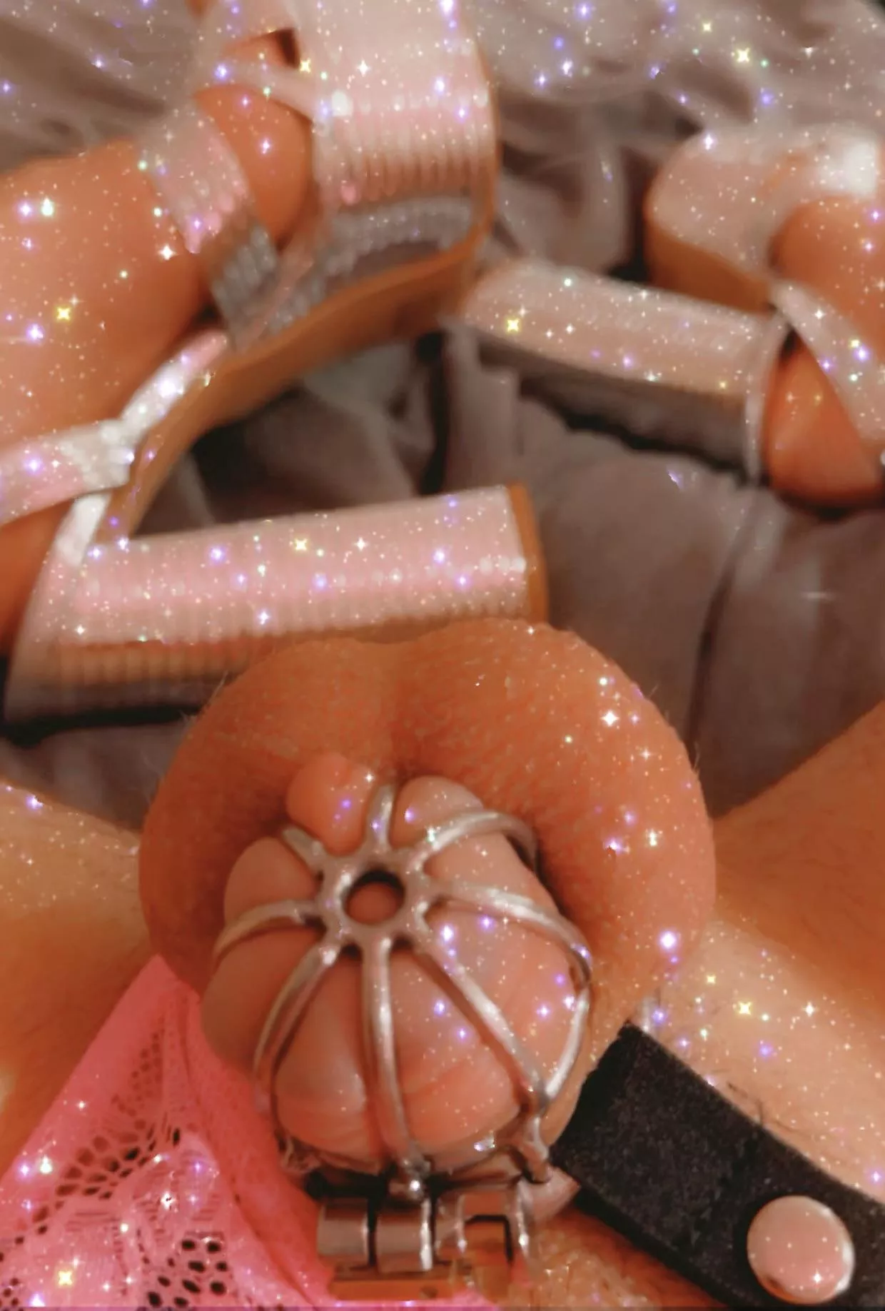 Does it mean I’m tiny if I started at this cage? 🙈🎀🩷