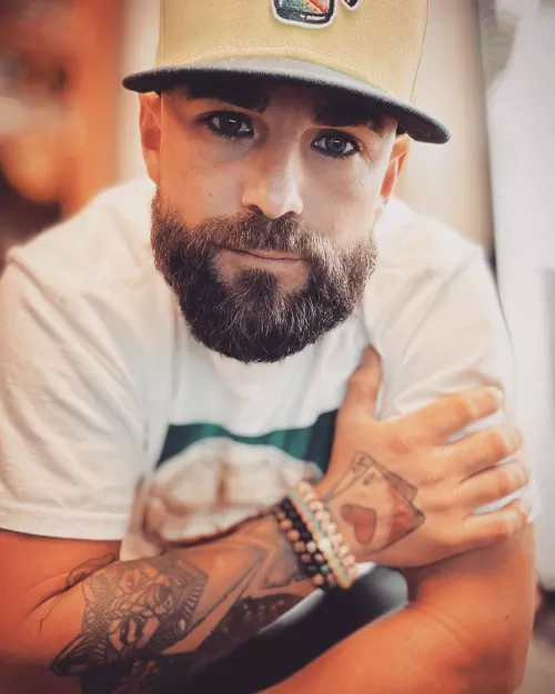 Get Your Face a Gift, GROW A BEARD.