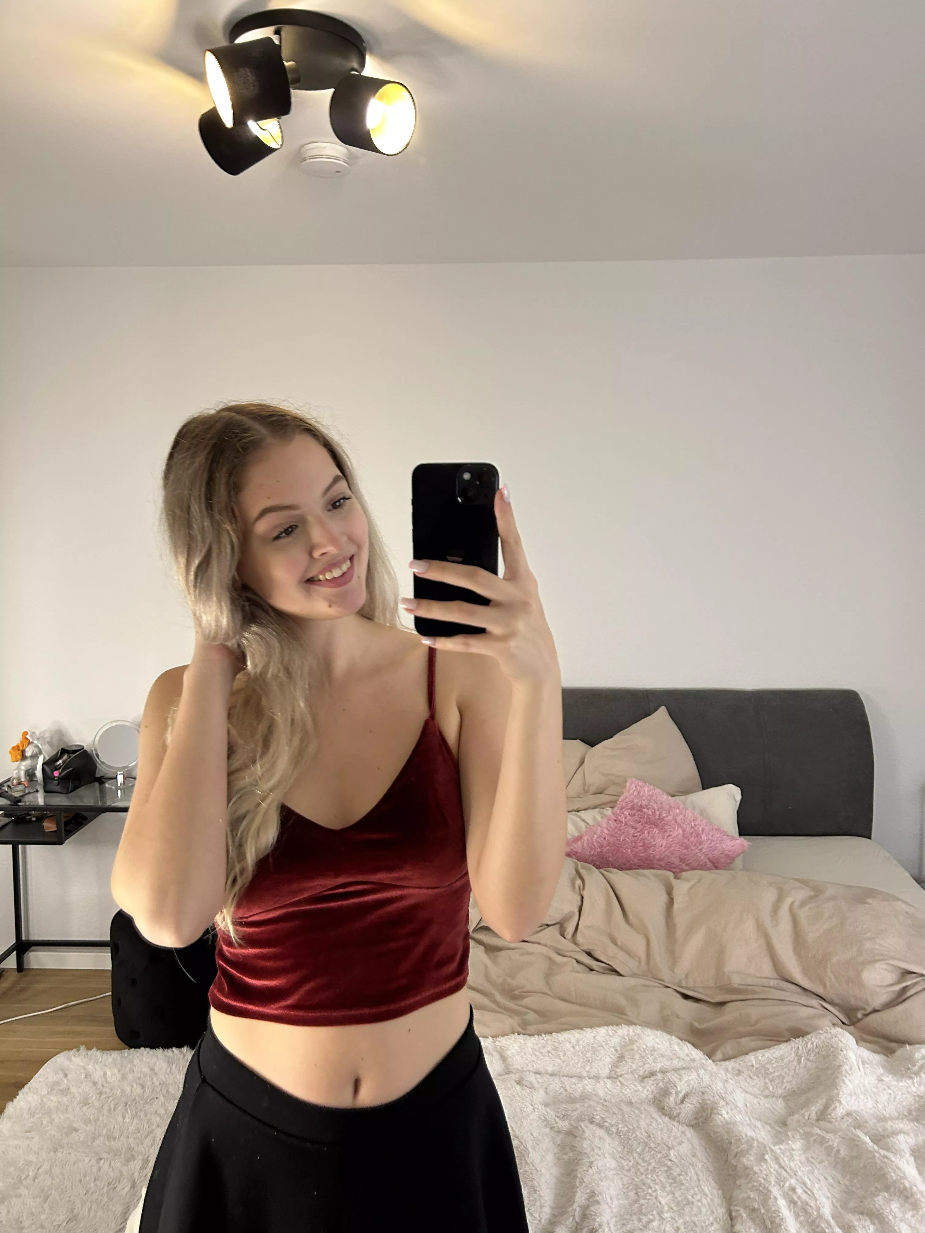 i feel so awesome in my new velvet crop top🤗..