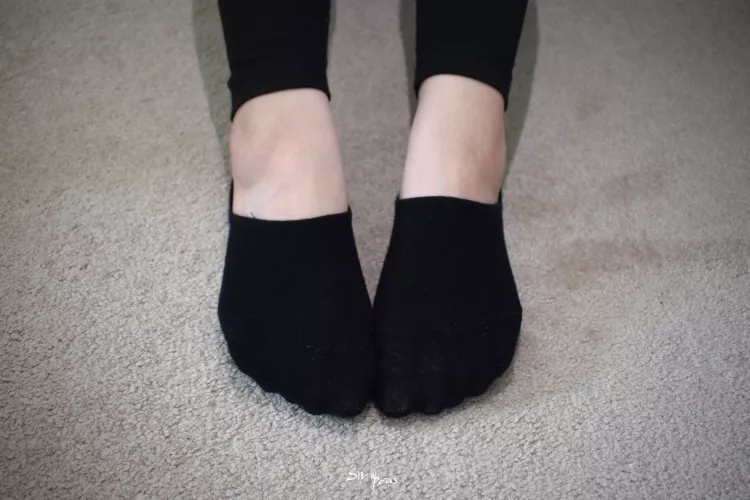I love black ankle socks, if you cum on them, people could see it so well!
