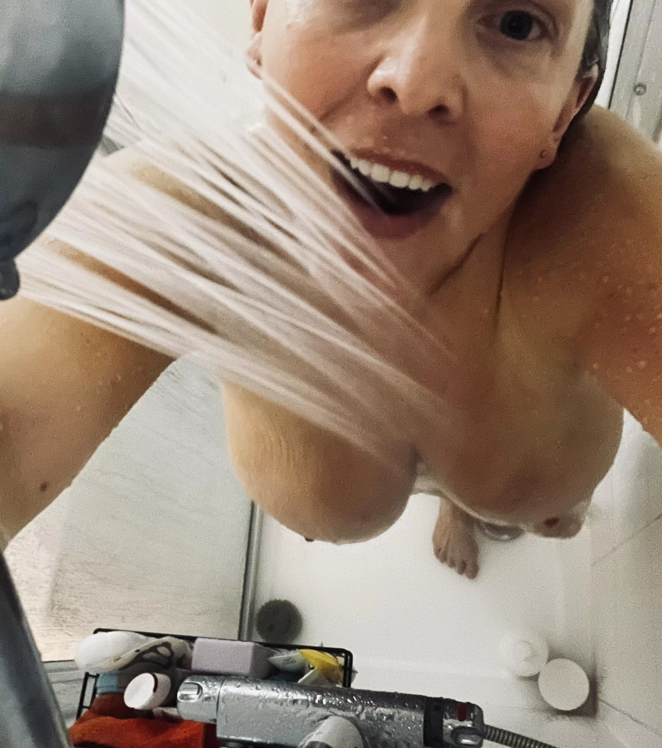 I love to make content in the shower and at the gym sshhh