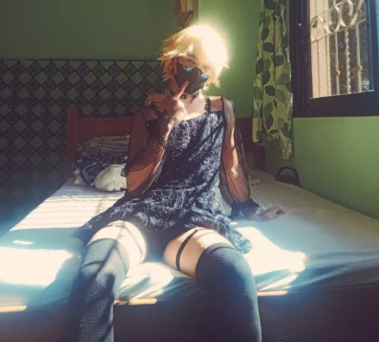 I suddenly appear in your room like this, what are we gonna do..~? 🖤