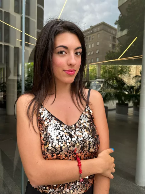 I'm also a pretty shy girl, but a braless look can make me confident F19