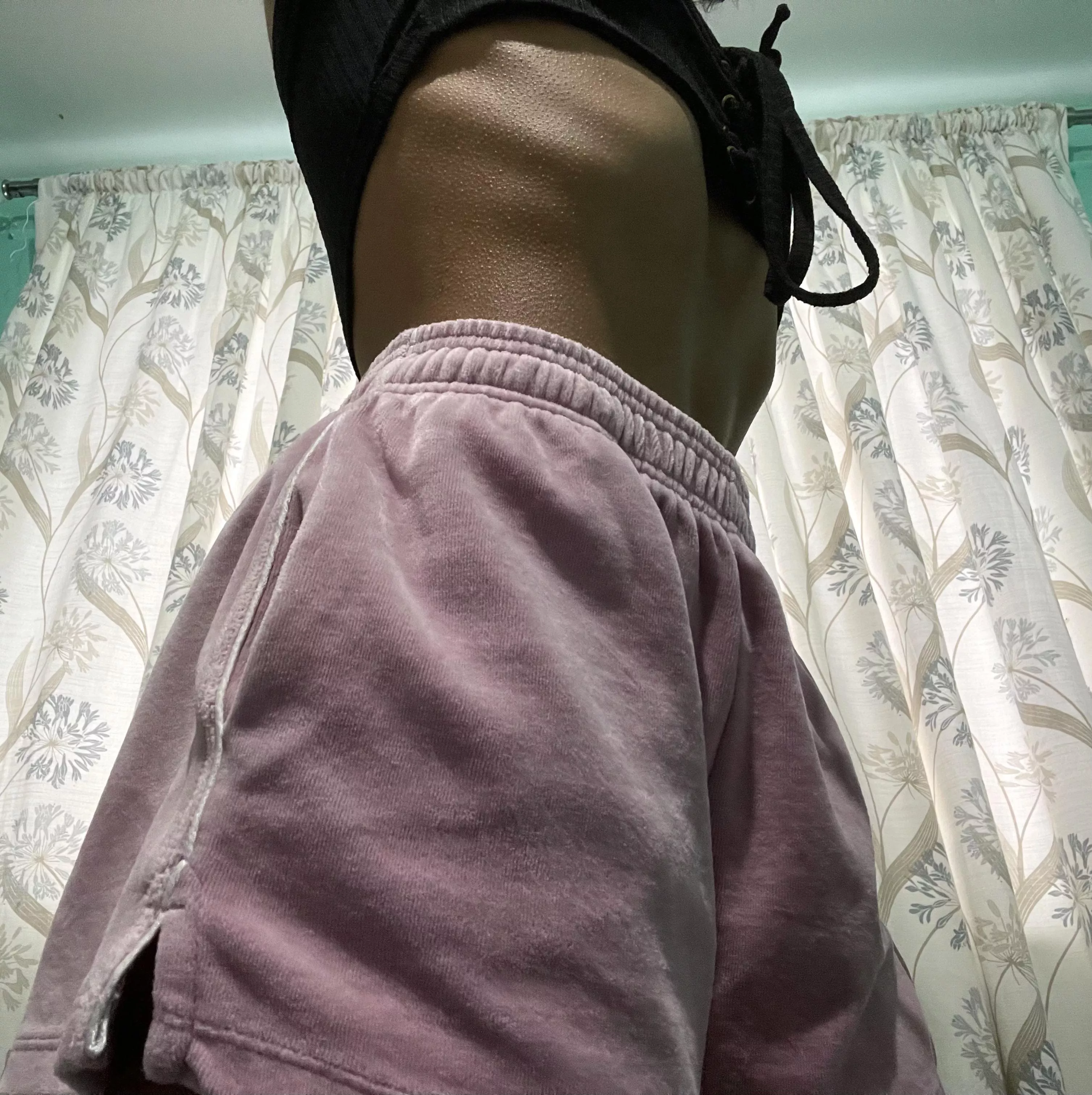 Its getting cold but I’ll still wear a crop top