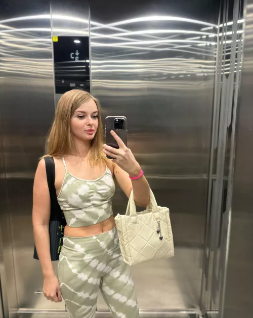 it's perfect when the crop top matches the shorts