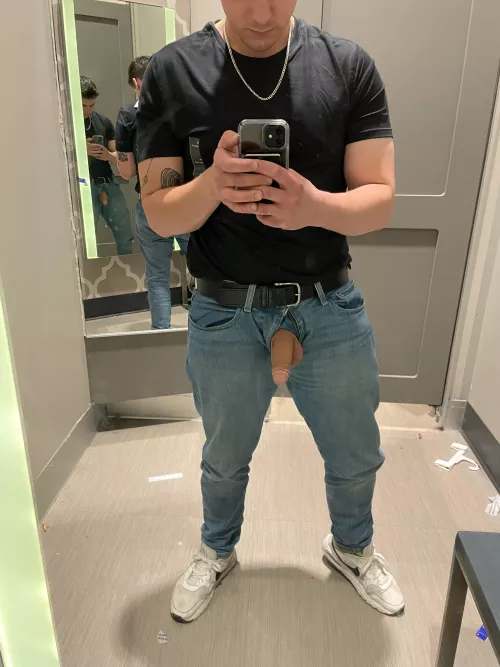 I’ve always wanted to sneak into a changing room with someone while shopping🥵