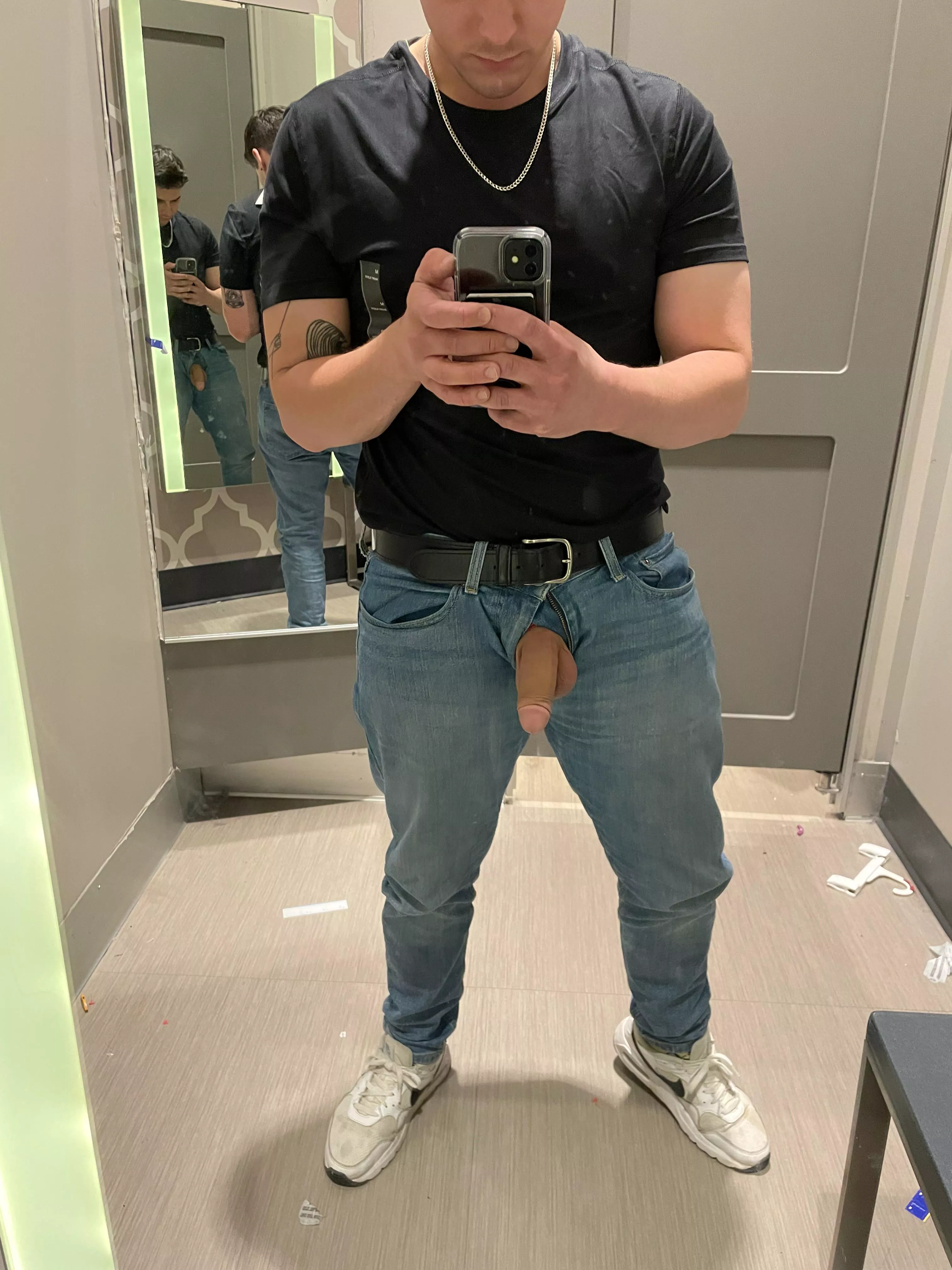 I’ve always wanted to sneak into a changing room with someone while shopping🥵