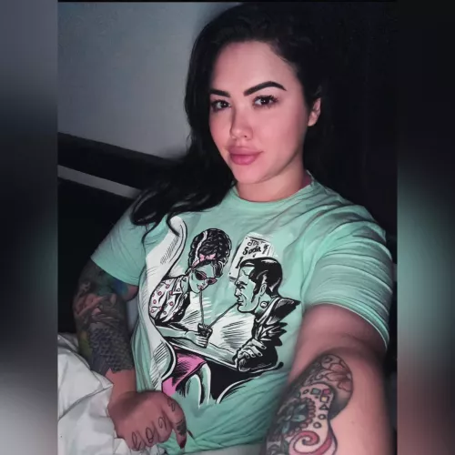 Lazy day 🧟‍♀️🧟‍♀️ Native American, white