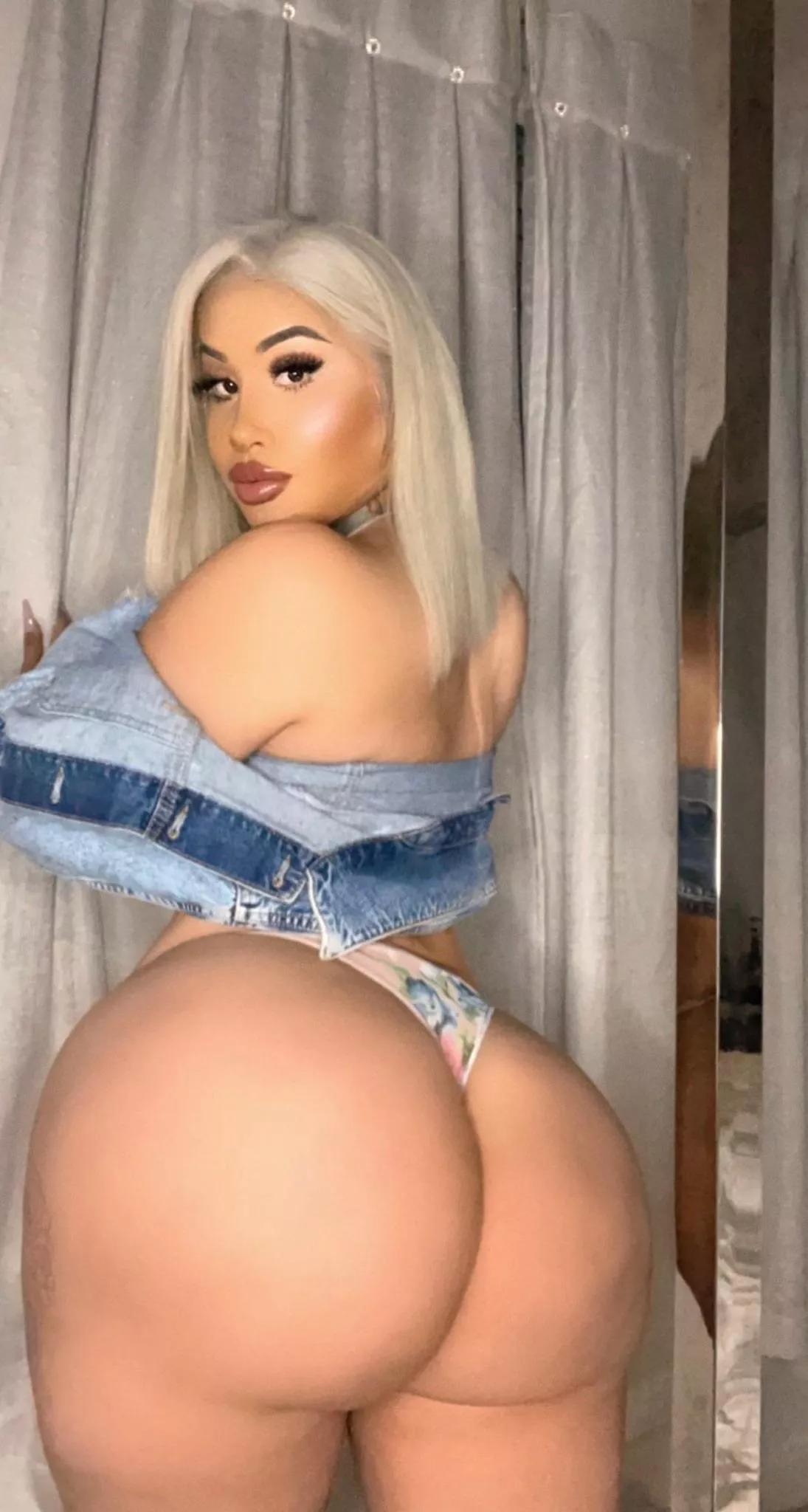 Nice and juicy 😛😛🍑