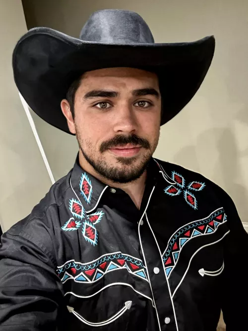 On the outside I’m hootin’ but on the inside I’m hollerin’ 🤠