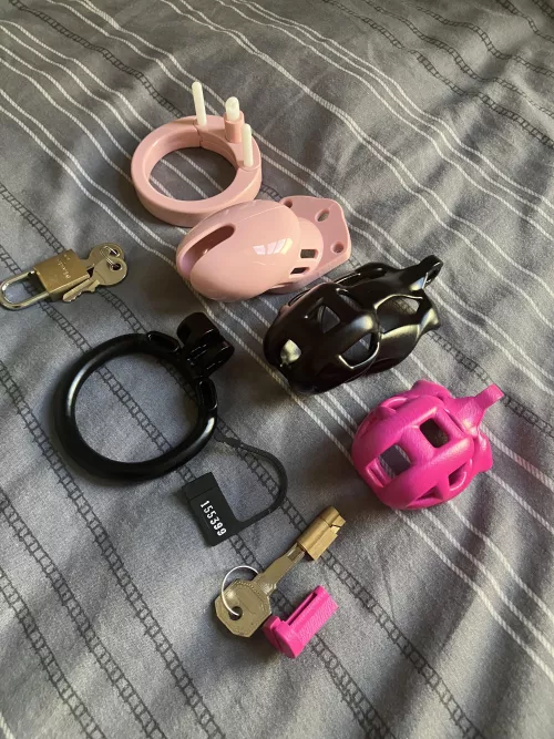 Preparing for locktober! Still deciding what cage I’ll use.