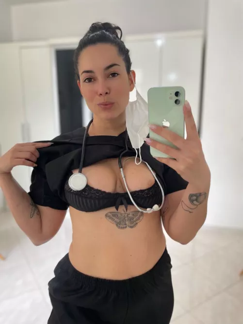 Quick selfie before going to my shift