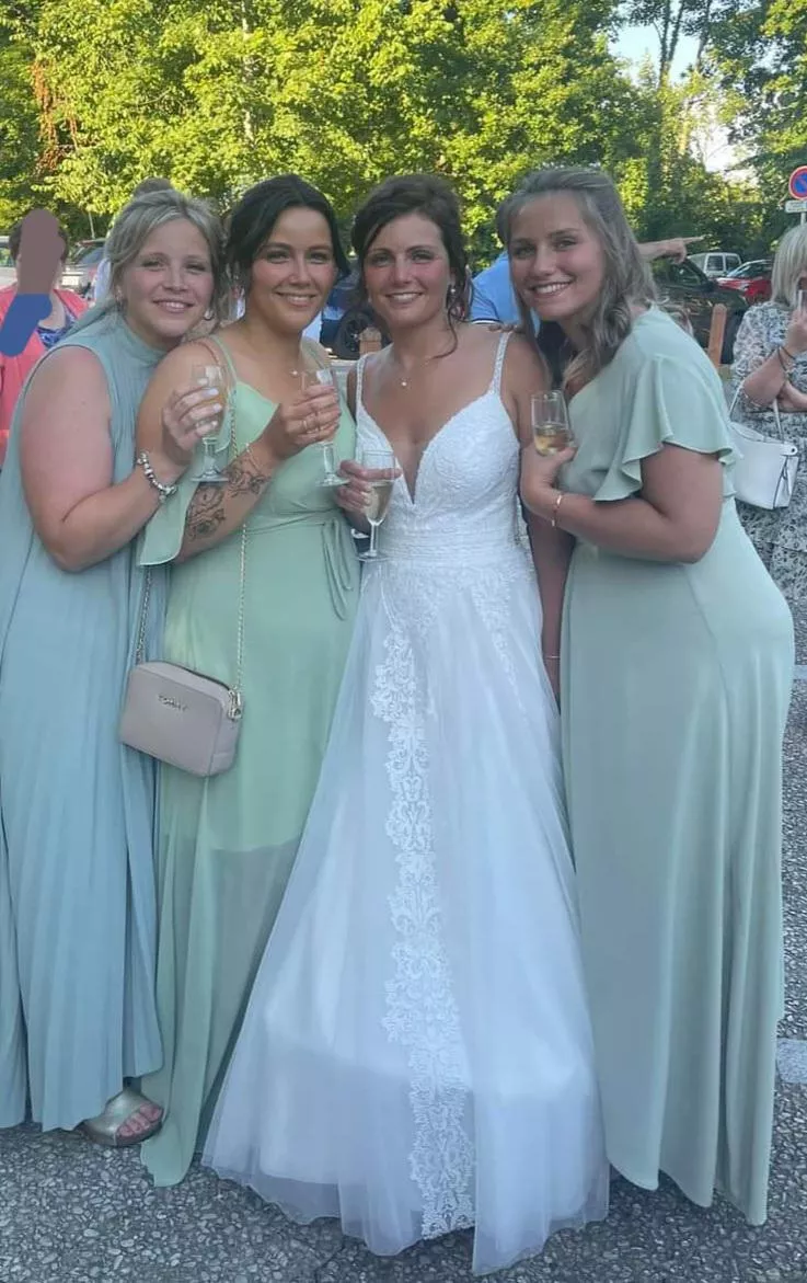 The bride or her sisters