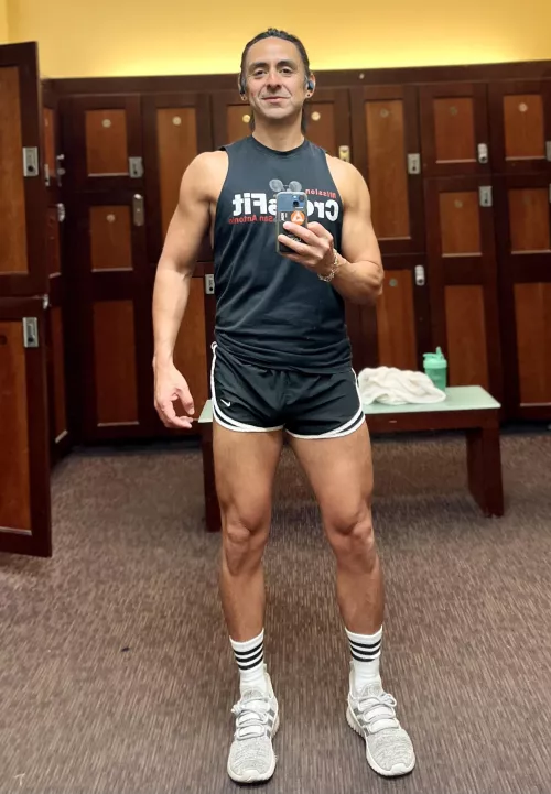 This is an optical illusion. I am not this tall! Lol