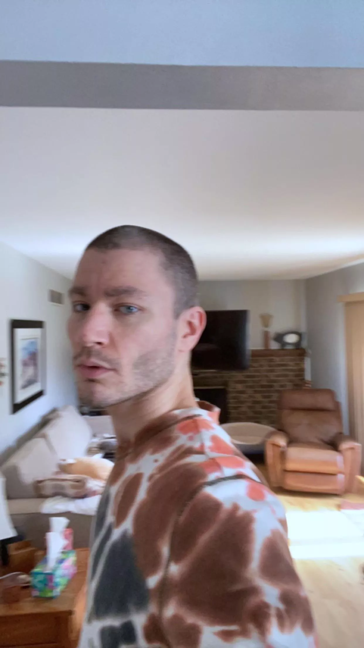 Tiny bit Blurry because it was a dramatic head turn ;) wouldn’t it be coool to become art on the show glow up ! Gotta try some makeup I think 🧐