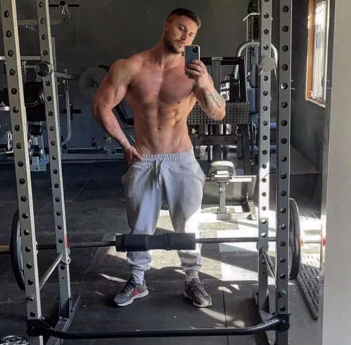 Who wants to come train with me 😈