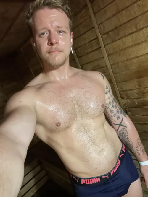 Working up a sweat in the sauna 🥵 [28]