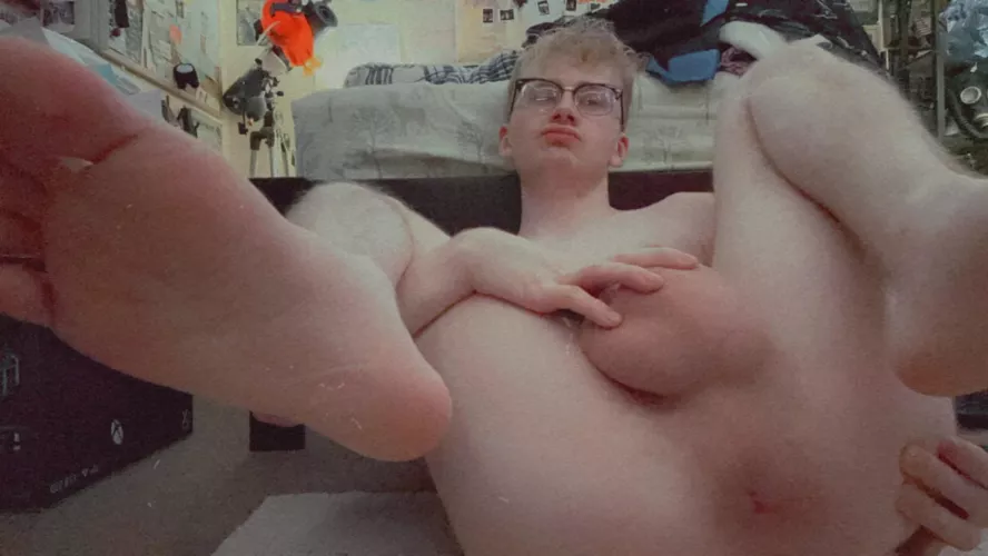 [19] My tight bussy needs some attention😈