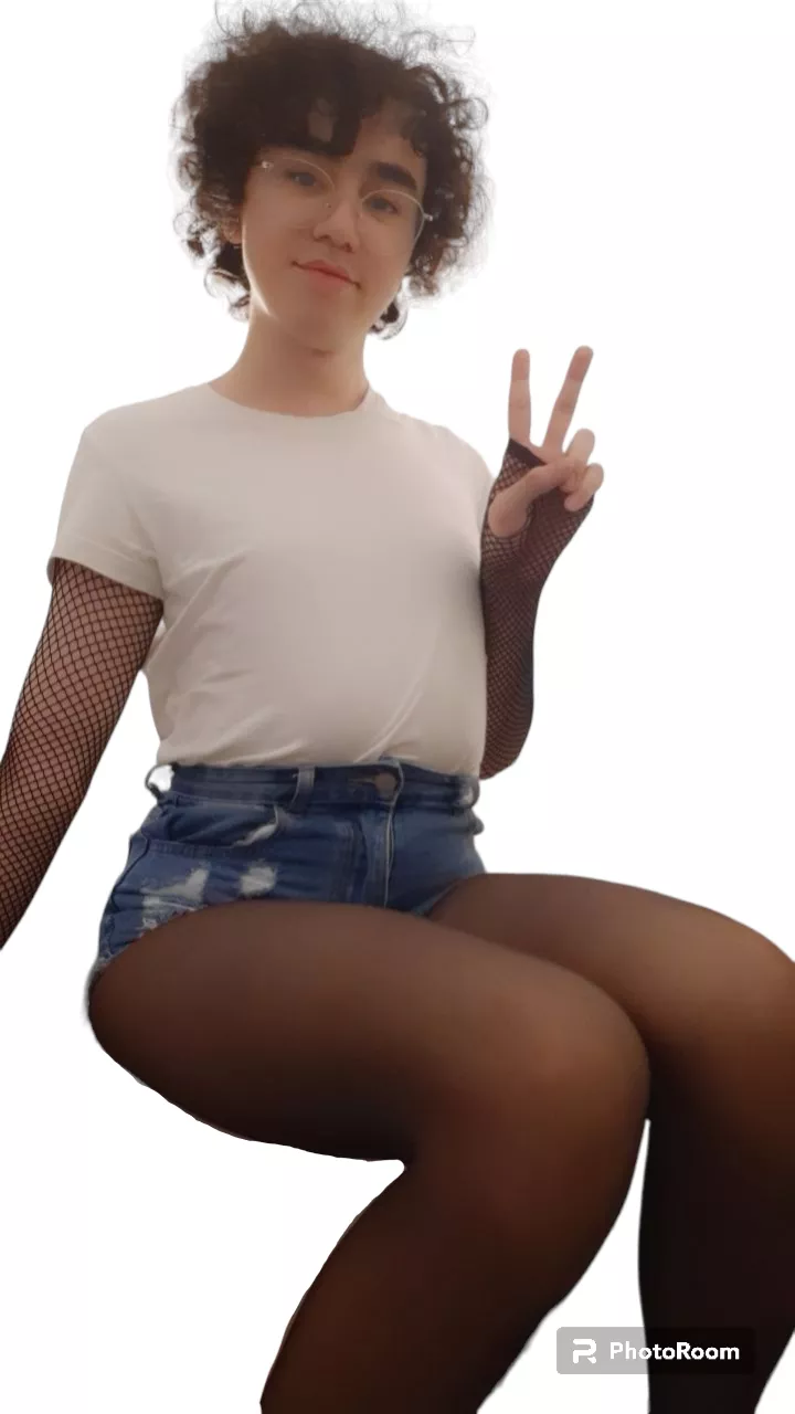 anyone like small thicc boys?