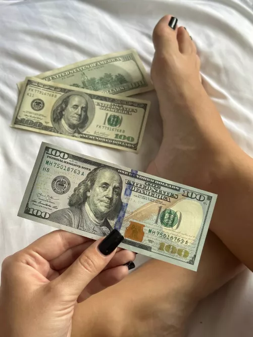 black nails always look good