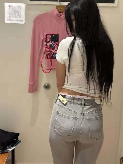 Blessing your timeline with diaper booty 😘