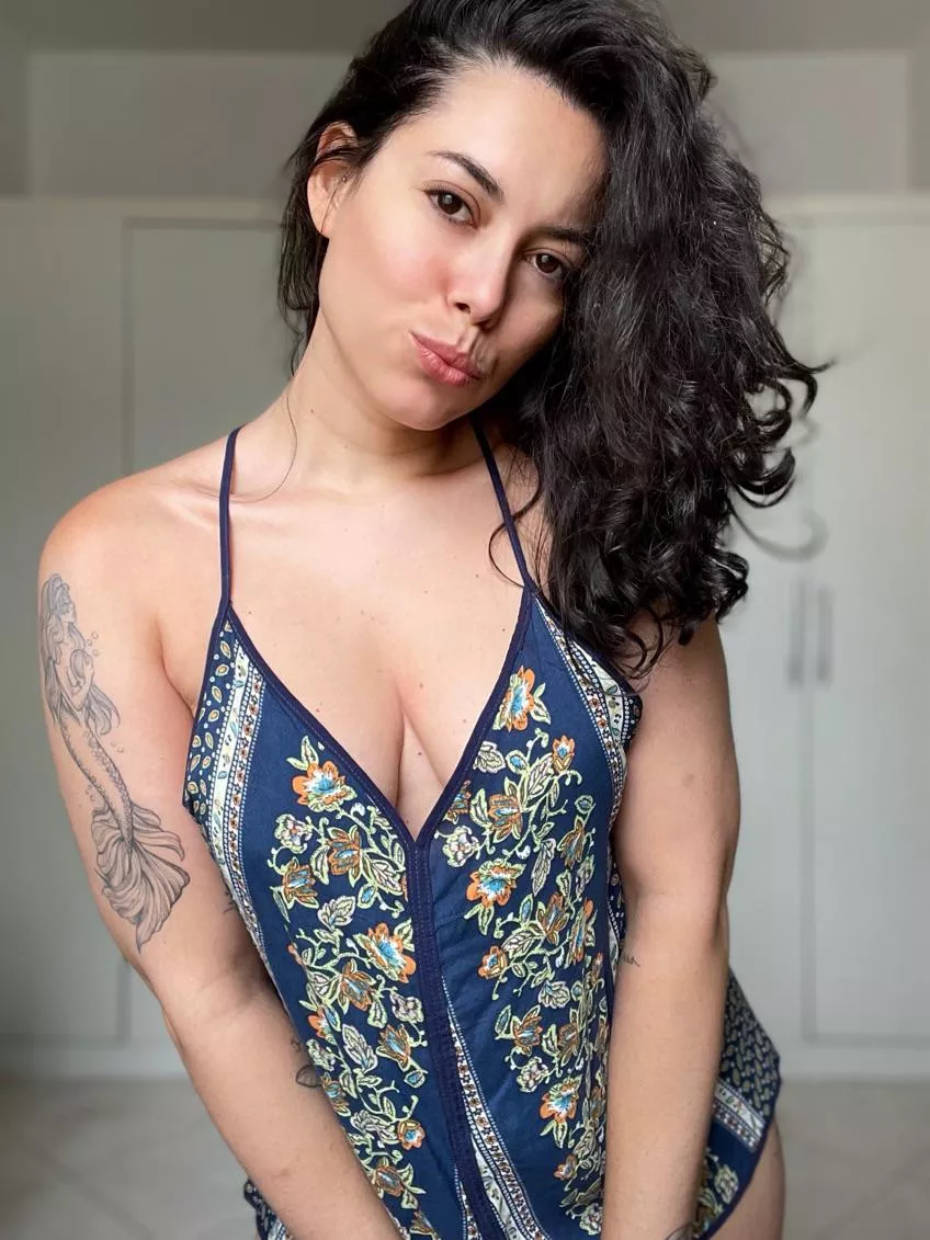 curls and boobies it’s the perfect match