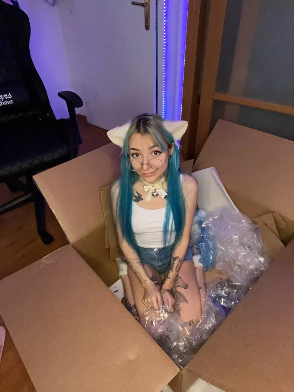 Ding Dong! Your cutie has delivered! Start to play?