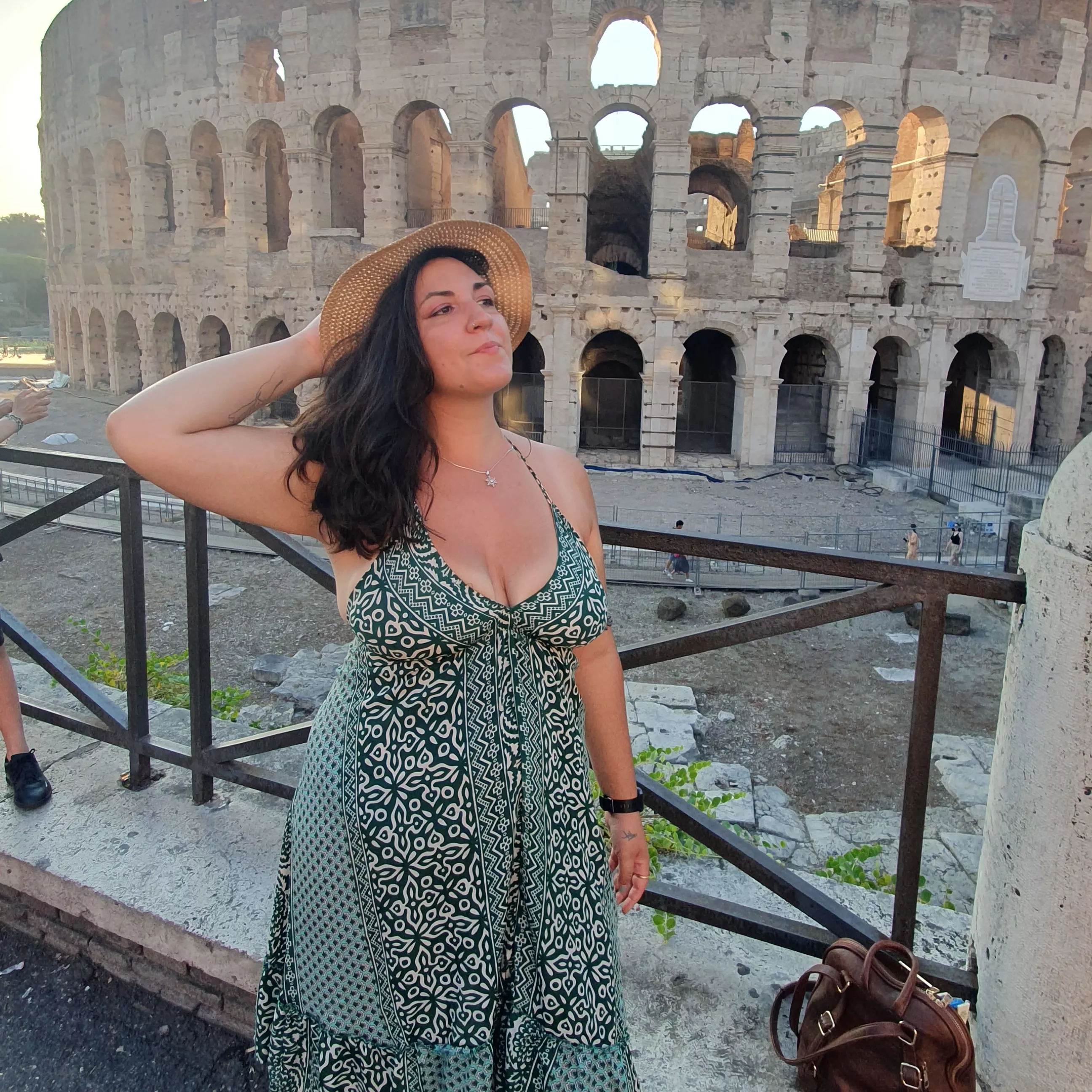 Found a dress that can hold for the day but my neck won't appreciate 🤣